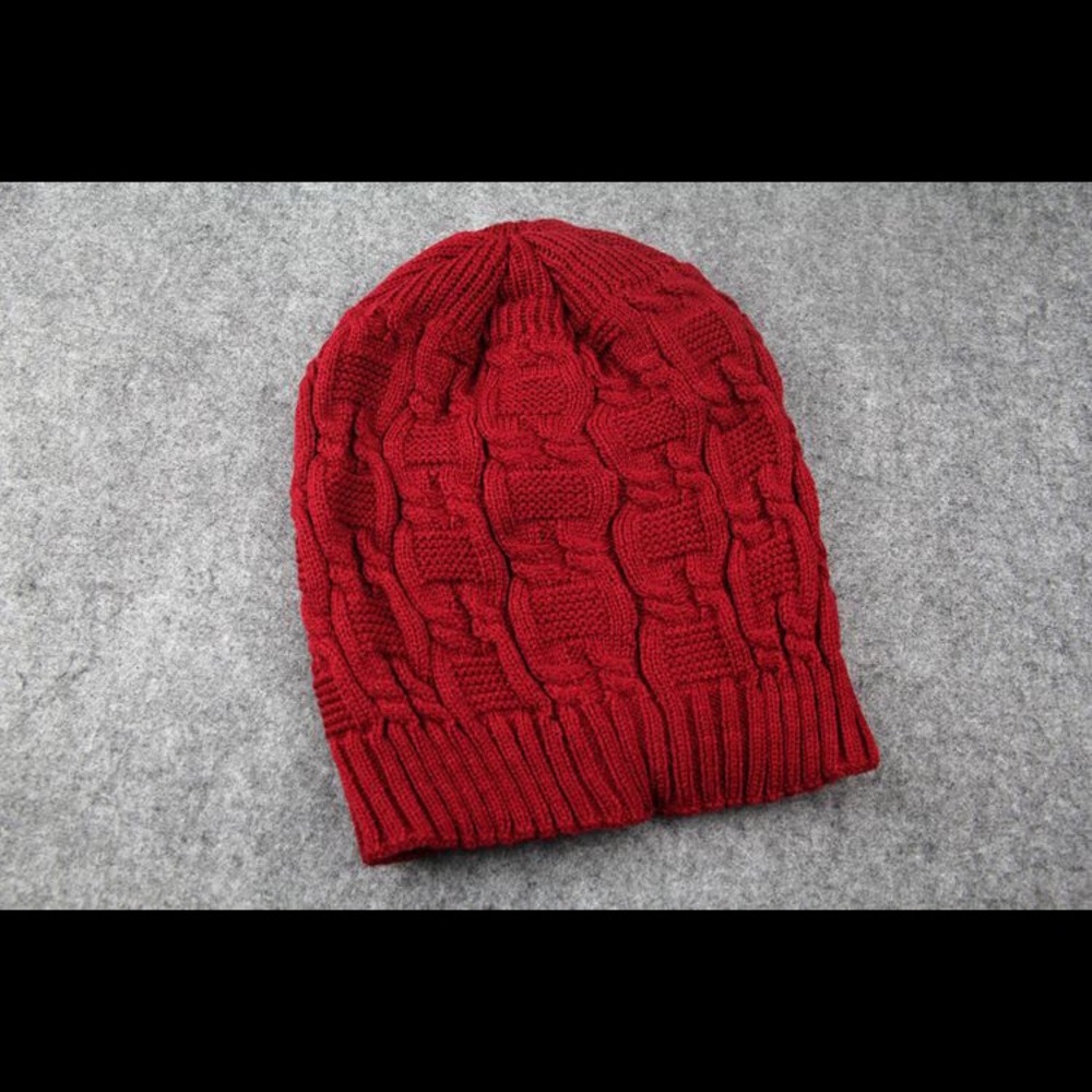 Red slouch knitted hat beanie - Picture 2 of 6